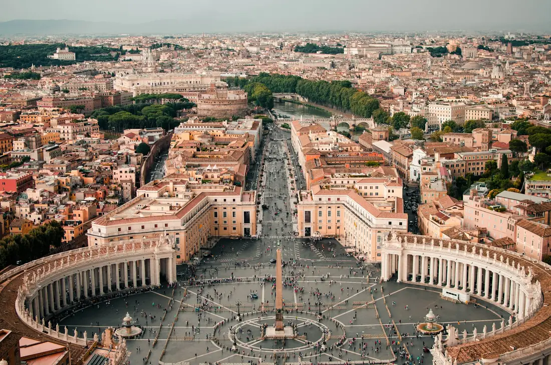 Roma vista dall’alto con Piazza San Pietro e il colonnato del Bernini